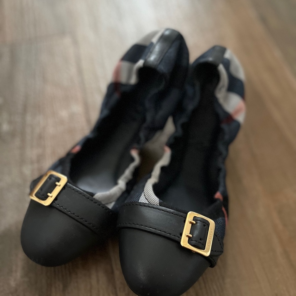 Burberry Flats size 38